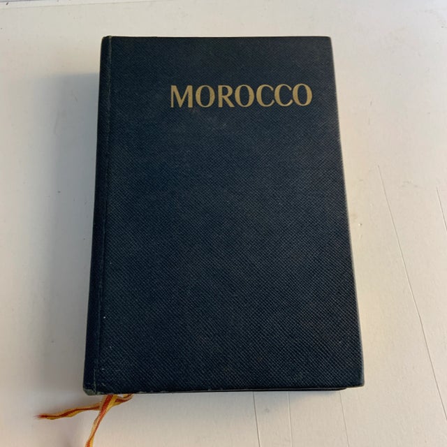 Instant charm! This set of two vintage Hachette World Guides from 1964 and 1966 will make great shelf sitters. Each small...