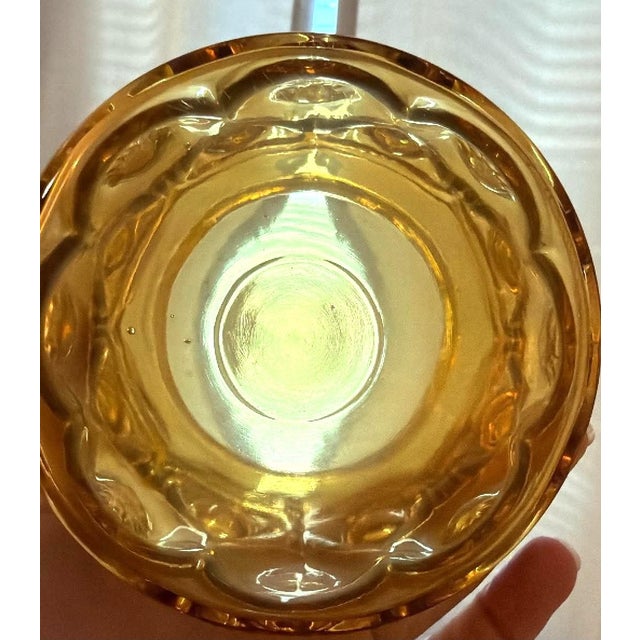 Amber 1960s Mid-Century Modern Le Smith Moon & Star Amber Glass Cannister Graduated in Size Cottage - Set of 4 For Sale - Image 8 of 12