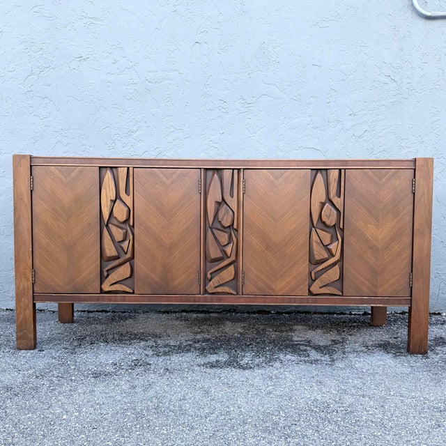 This mid century Brutalist credenza by United Furniture Corporation balances sculptural artistry with refined...
