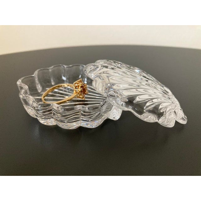 Transparent Early 20th Century English Scalloped Sea Shell Design Glass Jewelry Box For Sale - Image 8 of 18