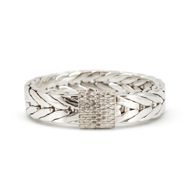 Brand: John Hardy Gender: Men’s Metal Type: 925 Sterling Silver Length: 7.50 inches Width: 17.80 mm Weight: 146.45 grams...