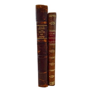 Pair of Vintage Brown Leather Bound Portuguese Books: 1924 Saibam Quantos and 1957 Trouble in July, Portuguese Translation For Sale