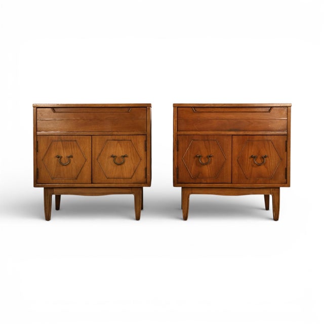 Mid-Century Modern Thomasville Omega Vintage Mid Century Modern Pair of Nightstands C. 1960s, Attributed For Sale - Image 3 of 10