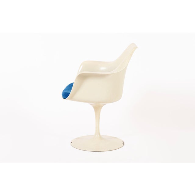 1970s Original Fiberglass Tulip Arm Chair by Eero Saarinen for Knoll 1970s For Sale - Image 5 of 15