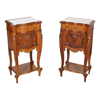 Italian Hand-Carved Walnut Bedside Tables with Marble Tops, 1940s, Set of 2 For Sale