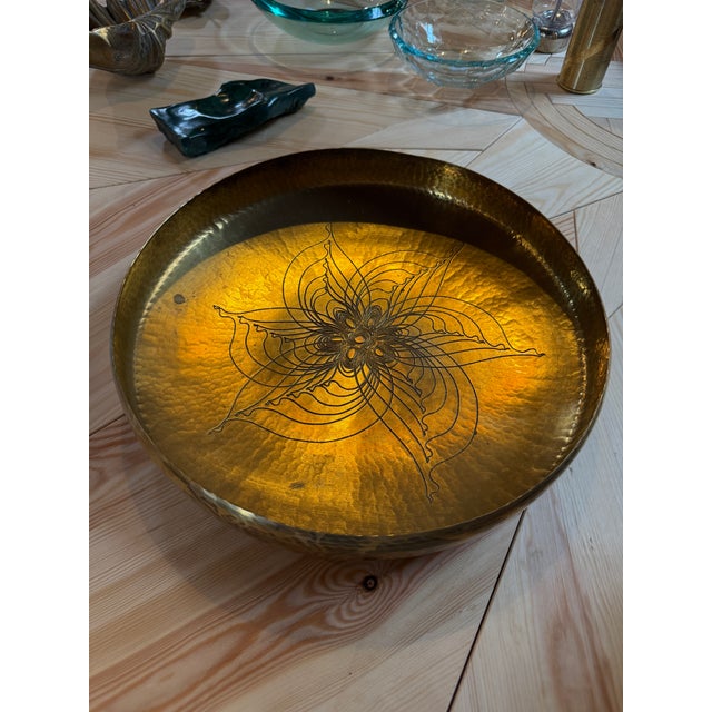 Hand-Hammered Brass Centerpiece Bowl With Engraved Floral Motif, 1970s For Sale In Los Angeles - Image 6 of 7