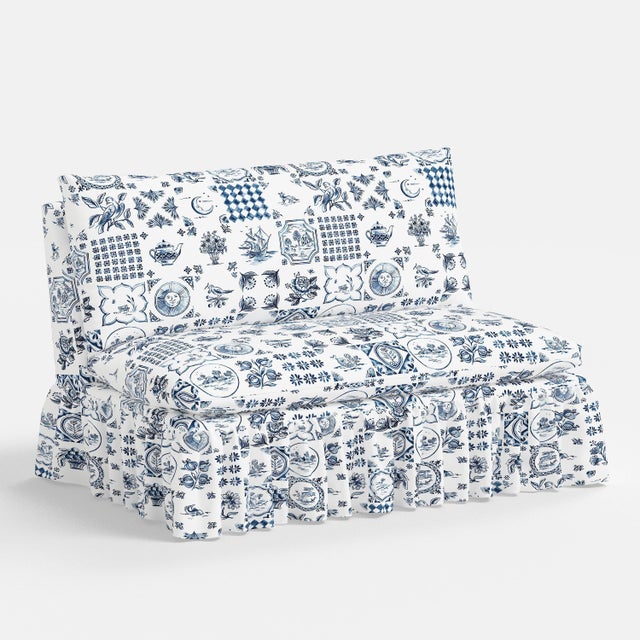 Wood Capra Ruffle Settee in Delft Print For Sale - Image 7 of 7