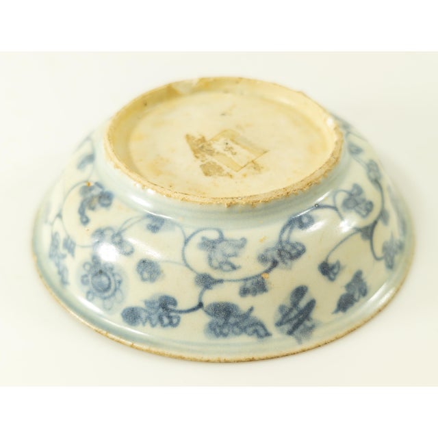 17th Century or Earlier Chinese Chinoiserie Ming Dynasty Export Blue and White Bowl For Sale - Image 9 of 11