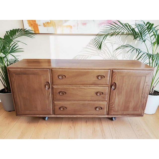 Mid-Century Windsor Sideboard in Elm by Lucian Ercolani for Ercol, 1960s For Sale - Image 10 of 18