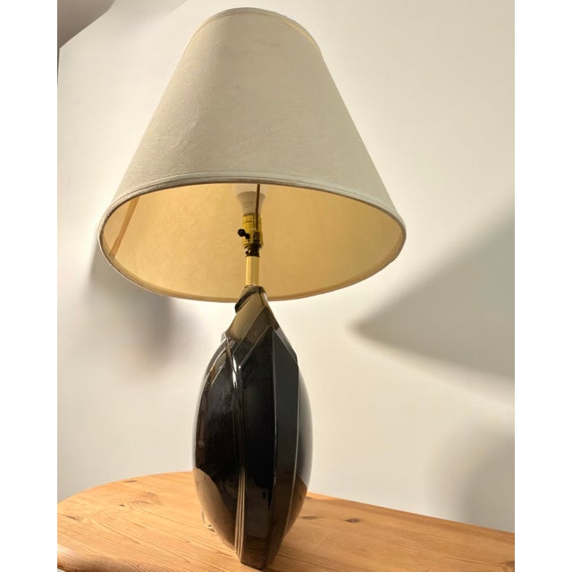 1980s Vintage 1980s Postmodern Neo-Deco Black Ceramic Table Lamp With Custom Shade For Sale - Image 5 of 7