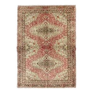 Early 20th Century Fine Turkish Sivas Rug With Classic Medallion Design in Red, Ivory and Green