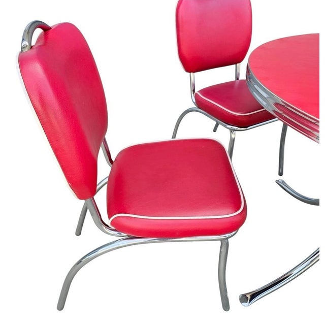 Beautiful Vintage retro dining set of a round table and 5 matching chairs. The set is in excellent condition, and it has...