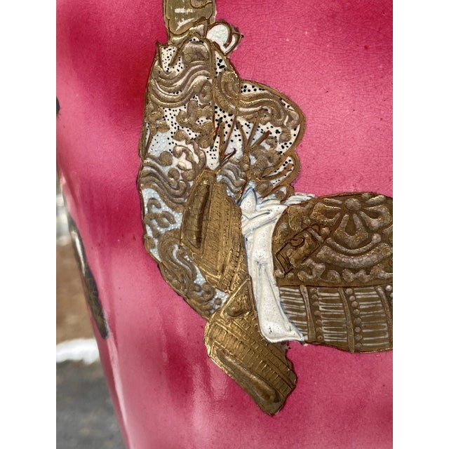 18" Fine & Large Antique Pink Satsuma Deep Relief Warrior Vase Meiji Era 19th C. For Sale - Image 4 of 18