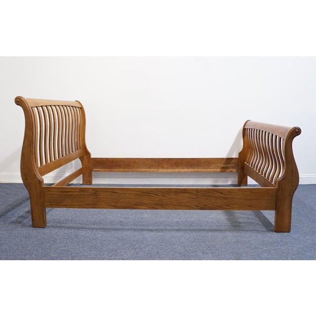 Brown Vineyard Furniture Solid Oak Early American Rustic Style Queen Size Slatted Bed For Sale - Image 8 of 9
