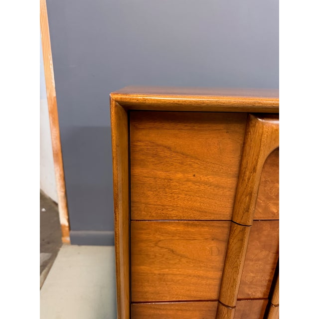 Lane Summit Mid Century Modern 9 Drawer Dresser, Walnut Lowboy With Burl Inserts For Sale In Philadelphia - Image 6 of 13