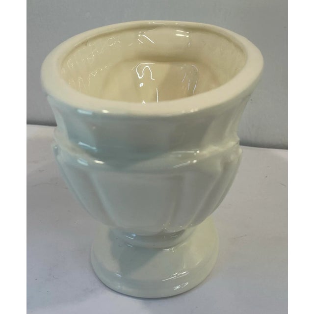 Nice vintage neoclassical Haeger cream colored planter