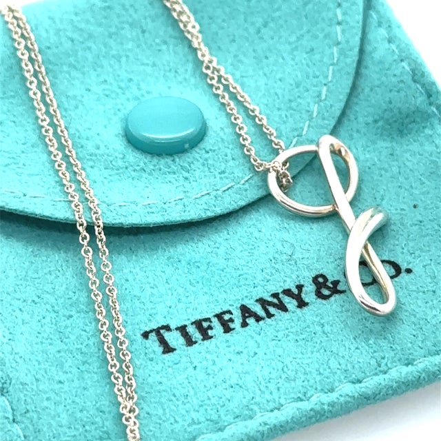 Tiffany & Co. Sterling Silver Elsa Peretti Small “G” Alphabet Pendant Necklace 2.53g For Sale - Image 6 of 6