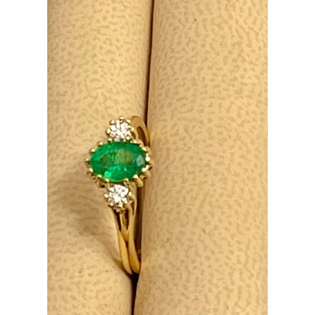 Oval Cut Emerald & Diamond Ring in 18 Karat Yellow Gold For Sale In New York - Image 6 of 18