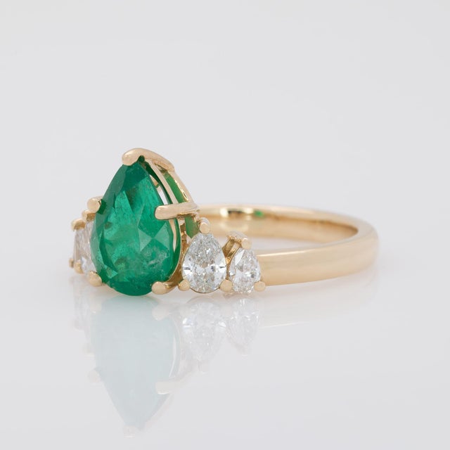 Gia Certified Colombian Emerald & Natural Diamond Ring: Solid 14k Gold, Pear Cut, Size 6.75 For Sale In Columbus - Image 6 of 9