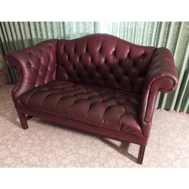 1970s 1970s Vintage Chippendale Style Burgundy Leather Camelback Tufted Settee For Sale - Image 5 of 11