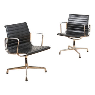 Swivel Chair EA 104 in Chrome-Plated Aluminum and Black Leather Upholstery by Ray and Charles Eames for Vitra, 1958 For Sale