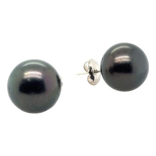 Late 20th Century Pair of 17.5mm Tahitian Pearl Stud Earrings For Sale