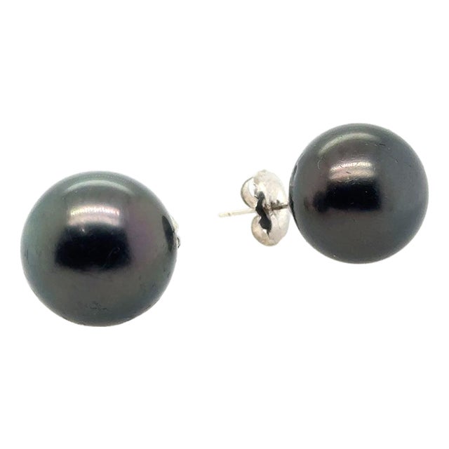 Late 20th Century Pair of 17.5mm Tahitian Pearl Stud Earrings For Sale