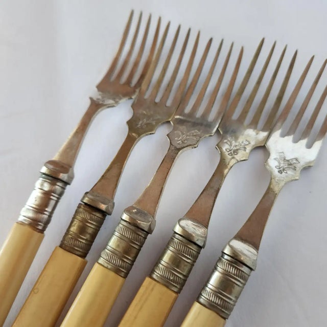 Early 20th Century English Sheffield Epns A1 Silverplate Five Forks Floral Design - Set of 5 For Sale - Image 9 of 11