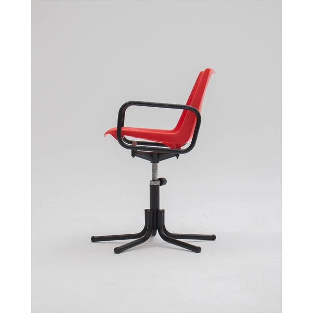 Modus style swivel office chair by Borsani, very good condition, slight signs of aging.