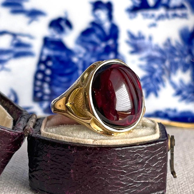 Victorian Late 19th Century Victorian 18k Gold Cabochon Garnet Ring, Sheffield 1882, Size 6.5 For Sale - Image 3 of 9