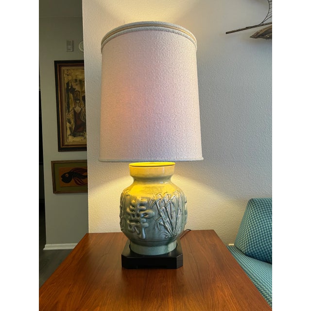 Large Vintage Mid-Century Modern Chinoiserie Chinese Bamboo Ceramic Table Lamp With Shade Black Sea Foam Green For Sale - Image 4 of 13