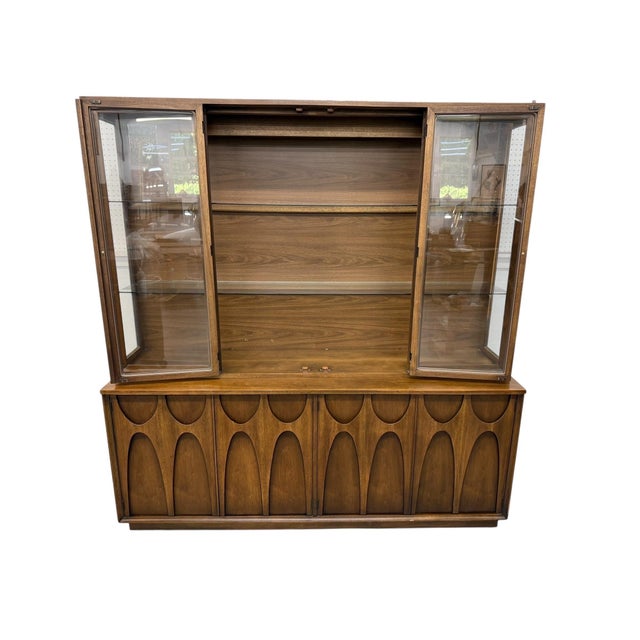 Broyhill Brasilia Mid-Century Modern Broyhill Brasilia 2-Piece Walnut China Cabinet For Sale - Image 4 of 8