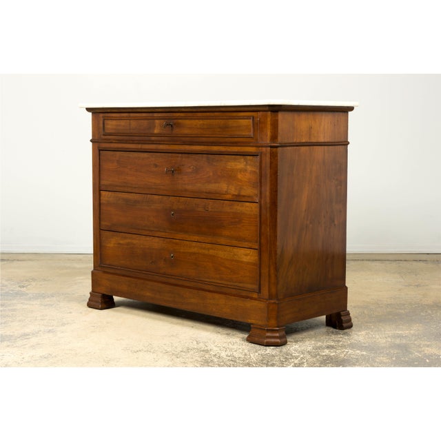 Wood Mid-19th Century French Louis Philippe Walnut Marble Top Commode For Sale - Image 7 of 18