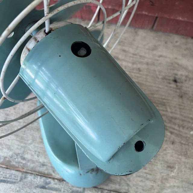 1950s Vintage General Electric 1950s Aqua Blue Metal Oscillating Desk Fan - 10" Blades 14" Tall For Sale - Image 5 of 14