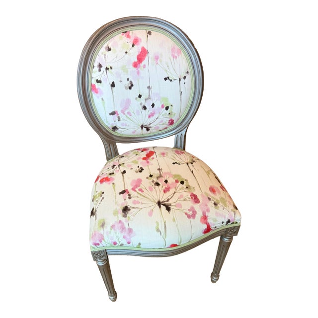 Ethan Allen Round-Back Accent Chair in Floral Upholstery – Louis XVI Style For Sale