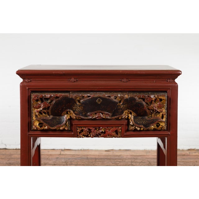 Chinese Red Lacquered Console Table with Hand Carved Drawers and Geometric Shelf For Sale In New York - Image 6 of 12