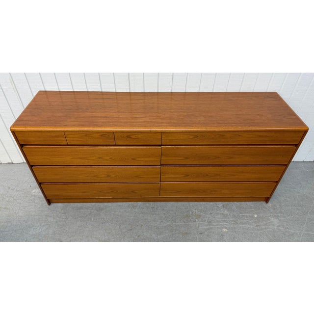 1980s Vintage Danish Modern Teak 10-Drawer Dresser For Sale - Image 5 of 10