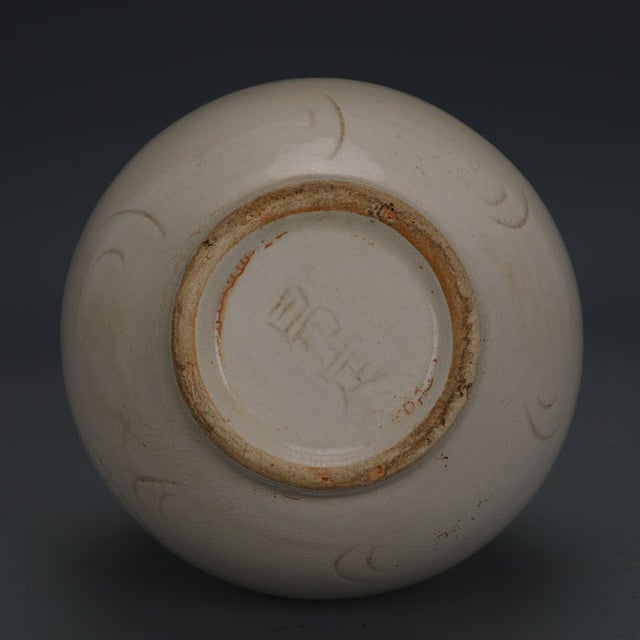 1950s Vintage Chinese Off White Porcelain Yuhuchun Vase, Carved Floral Pear Shaped Vase For Sale - Image 5 of 6