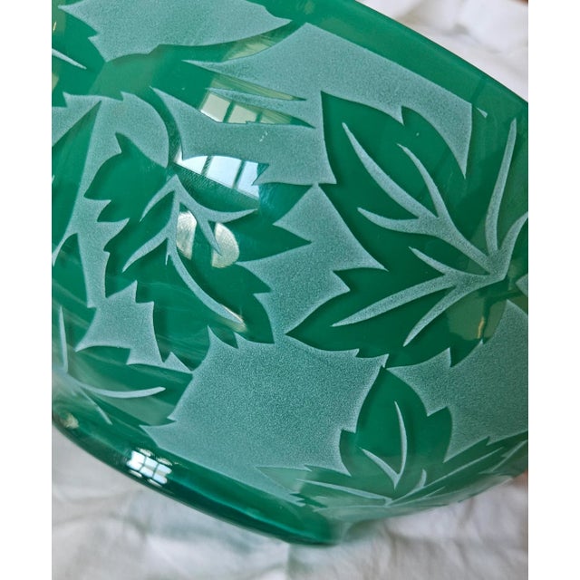 Pilgrim Art 1980s Pilgrim Kelsey Green Oak Leaf Cameo Art Glass Bowl, Kelsey Murphy Signed For Sale - Image 4 of 12