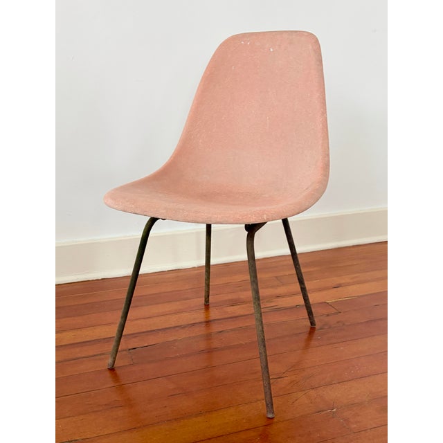1950s Authentic Herman Miller Eames Fiberglass Side Chair – Original Finish W/ Metal Base For Sale - Image 10 of 10