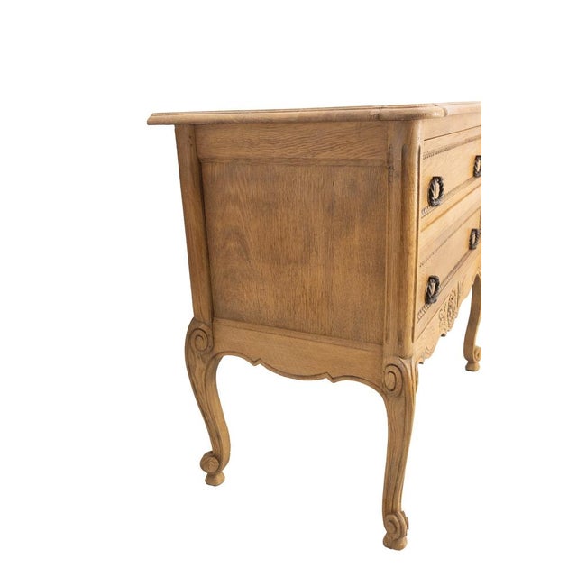 1940s French Louis XV Style Oak Commode with Drawers, 1940 For Sale - Image 5 of 12