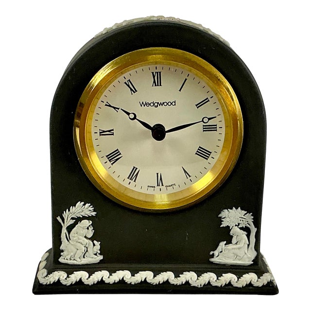 1989 Vintage English Neoclassical Chippendale Wedgwood Black Jasperware Desk Clock, Lord Wedgwood Signed For Sale