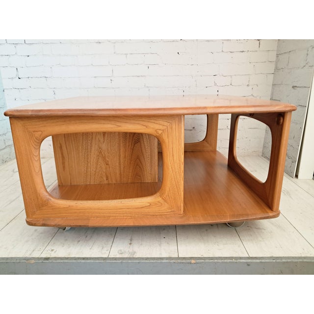Mid-Century Modern Pandora Coffee Table in Blonde Elm by Lucian Ercolani for Ercol, 1980s For Sale - Image 14 of 18