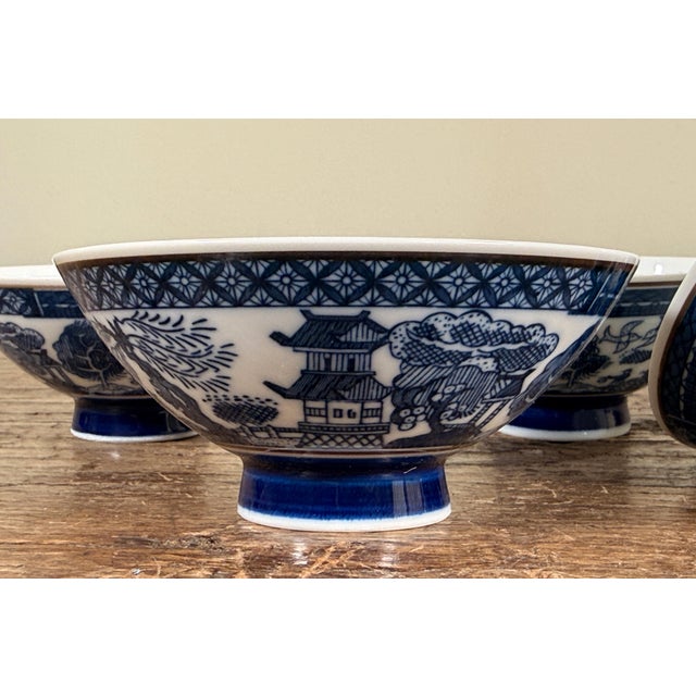 Vintage Japanese Porcelain Rice Bowls Chinoiserie Blue Willow Pattern - Set of 4 For Sale - Image 4 of 7