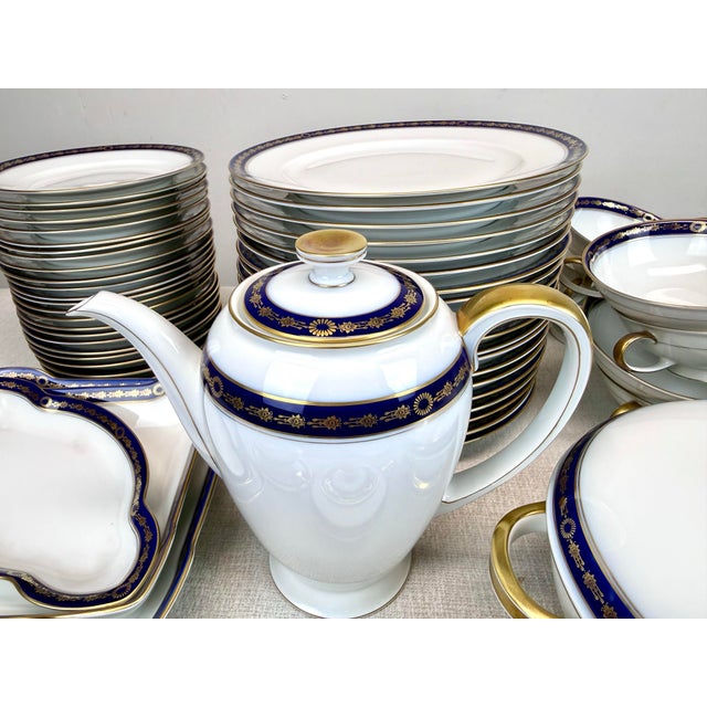 Mid-Century Modern 1940’s Rosenthal Winifred v Porcelain 118 Piece Dinnerware Serverware Set White, Gold, Cobalt Blue For Sale - Image 3 of 12