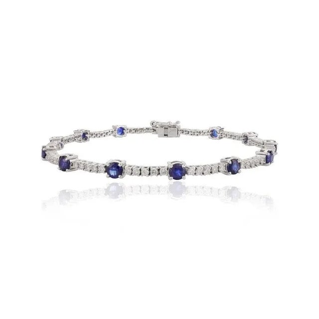 Classic 3.57ct Natural Sapphire Diamond Tennis Bracelet in 18k Solid Gold For Sale In New York - Image 6 of 13