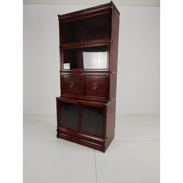 English Modular Mahogany Bookcase in the style of Globe Wernicke, Late 20th Century, Set of 8 For Sale - Image 6 of 7