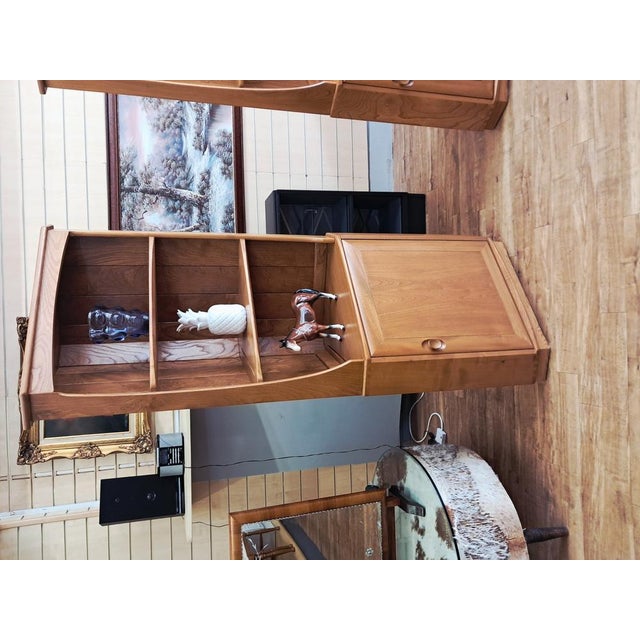 Mid-Century Windsor Corner Display in Elm by Lucian Ercolani for Ercol, 1980s For Sale - Image 11 of 18