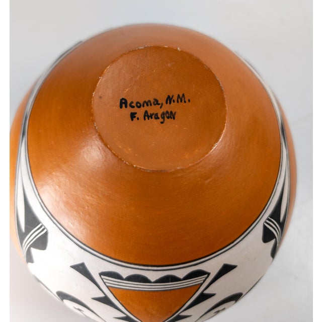 Mid-Century Native American Indian Southwest Acoma Pottery Olla by F. Aragon For Sale - Image 11 of 11