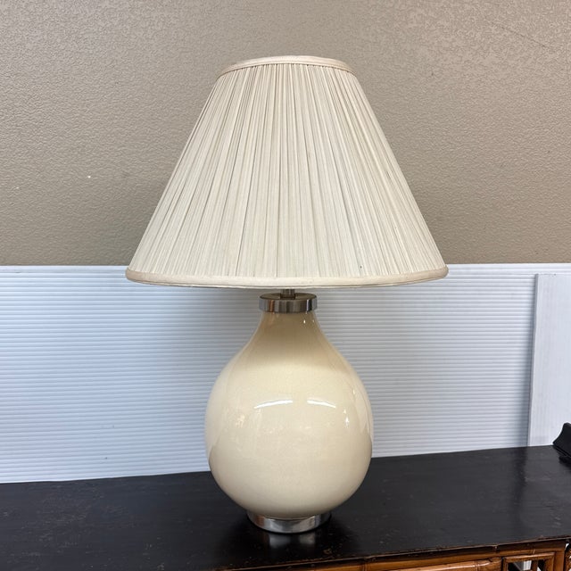 Mid-Century Modern Mid 20th Century Gourd Shaped Crackle Finish Table Lamp, Cream For Sale - Image 3 of 11